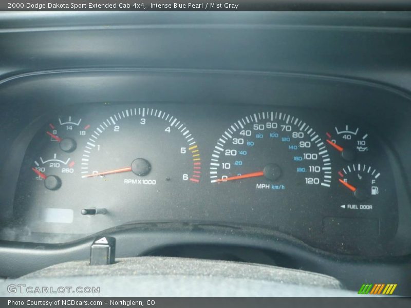 Intense Blue Pearl / Mist Gray 2000 Dodge Dakota Sport Extended Cab 4x4