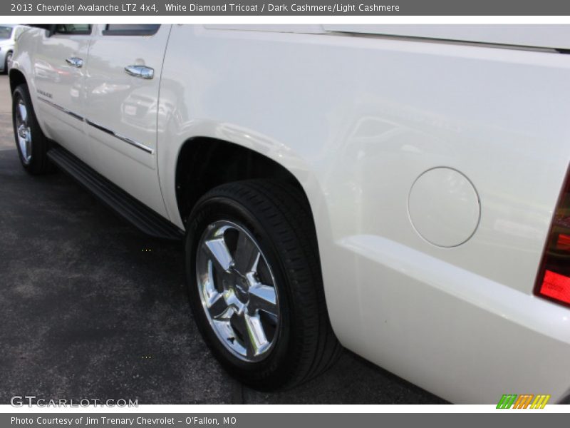 White Diamond Tricoat / Dark Cashmere/Light Cashmere 2013 Chevrolet Avalanche LTZ 4x4