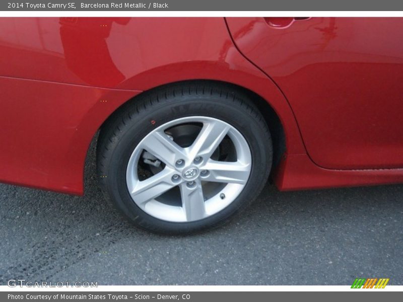 Barcelona Red Metallic / Black 2014 Toyota Camry SE