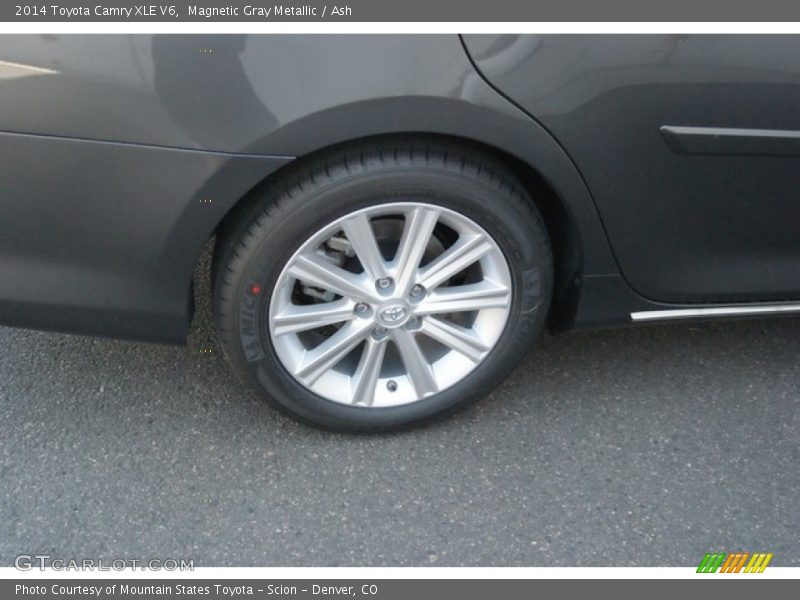 Magnetic Gray Metallic / Ash 2014 Toyota Camry XLE V6