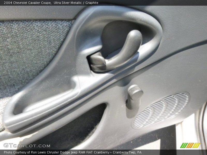 Ultra Silver Metallic / Graphite 2004 Chevrolet Cavalier Coupe