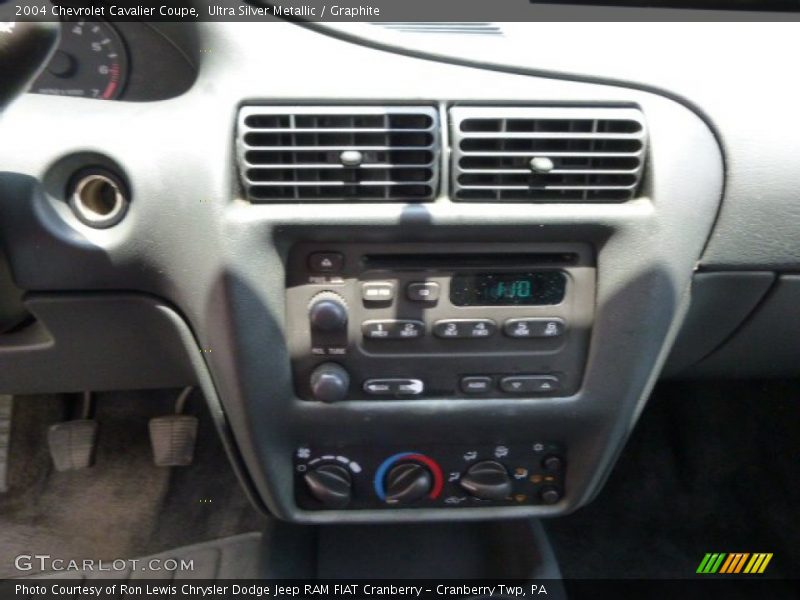 Ultra Silver Metallic / Graphite 2004 Chevrolet Cavalier Coupe