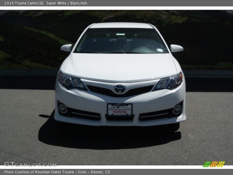Super White / Black/Ash 2014 Toyota Camry SE