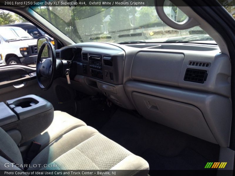 Oxford White / Medium Graphite 2001 Ford F250 Super Duty XLT SuperCab 4x4