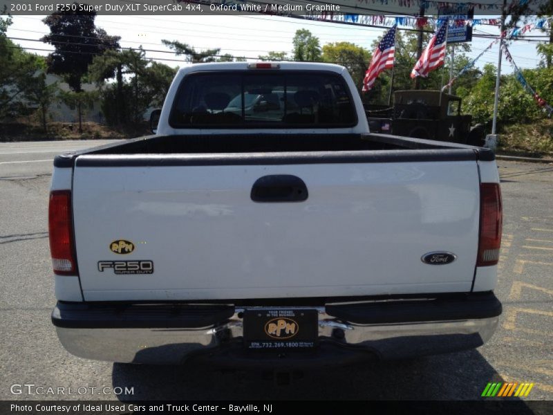 Oxford White / Medium Graphite 2001 Ford F250 Super Duty XLT SuperCab 4x4