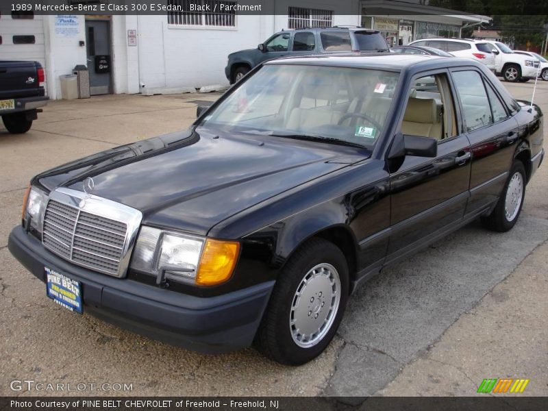 Front 3/4 View of 1989 E Class 300 E Sedan