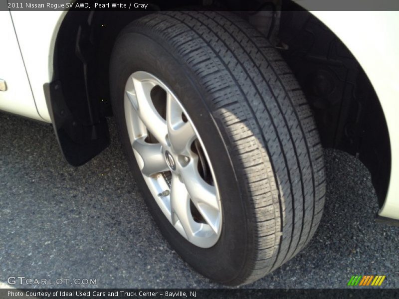 Pearl White / Gray 2011 Nissan Rogue SV AWD