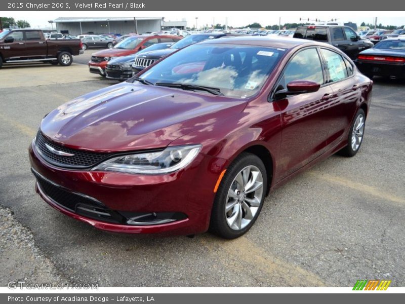 Front 3/4 View of 2015 200 S