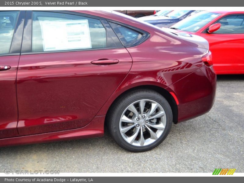 Velvet Red Pearl / Black 2015 Chrysler 200 S