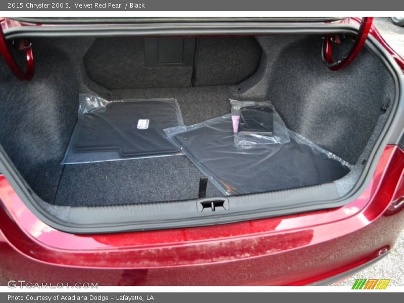  2015 200 S Trunk