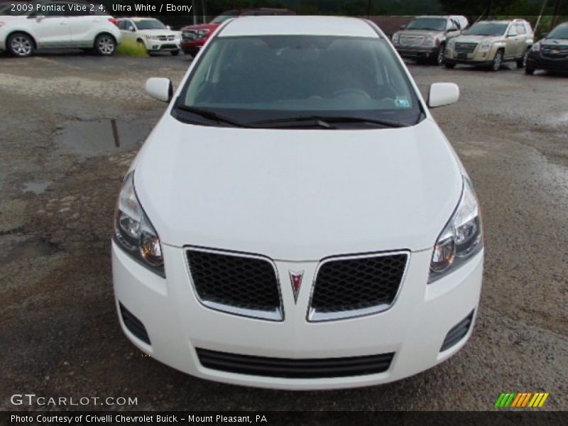 Ultra White / Ebony 2009 Pontiac Vibe 2.4