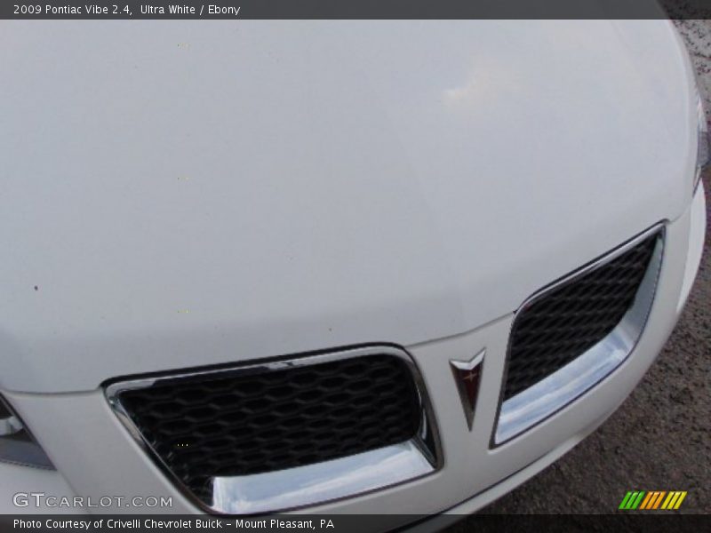 Ultra White / Ebony 2009 Pontiac Vibe 2.4