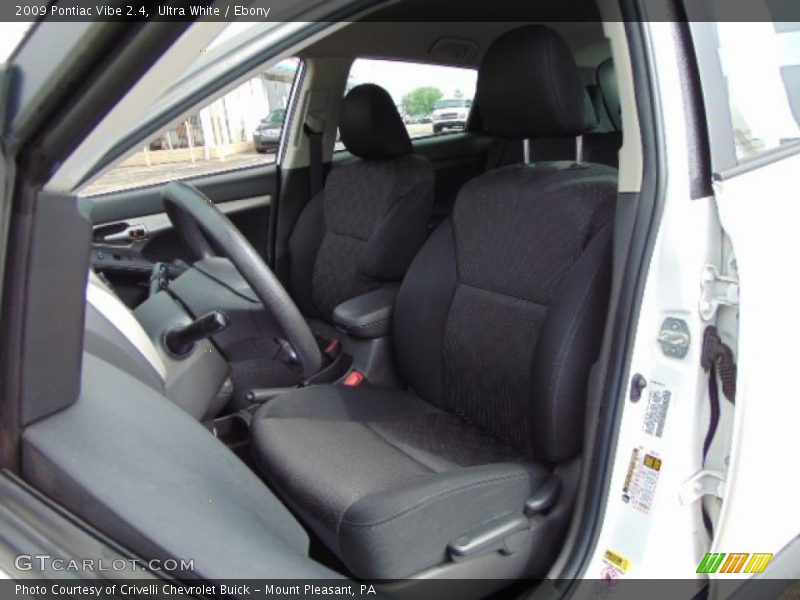 Ultra White / Ebony 2009 Pontiac Vibe 2.4