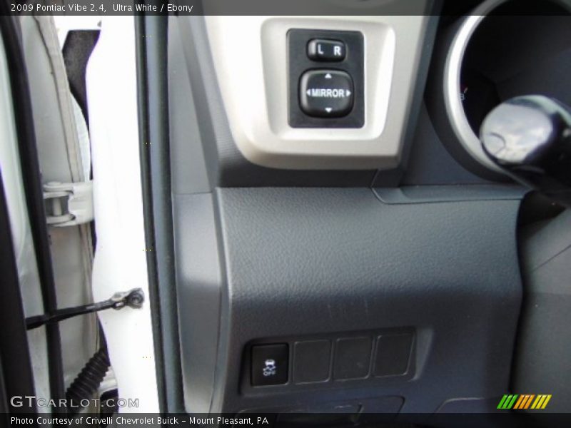 Ultra White / Ebony 2009 Pontiac Vibe 2.4