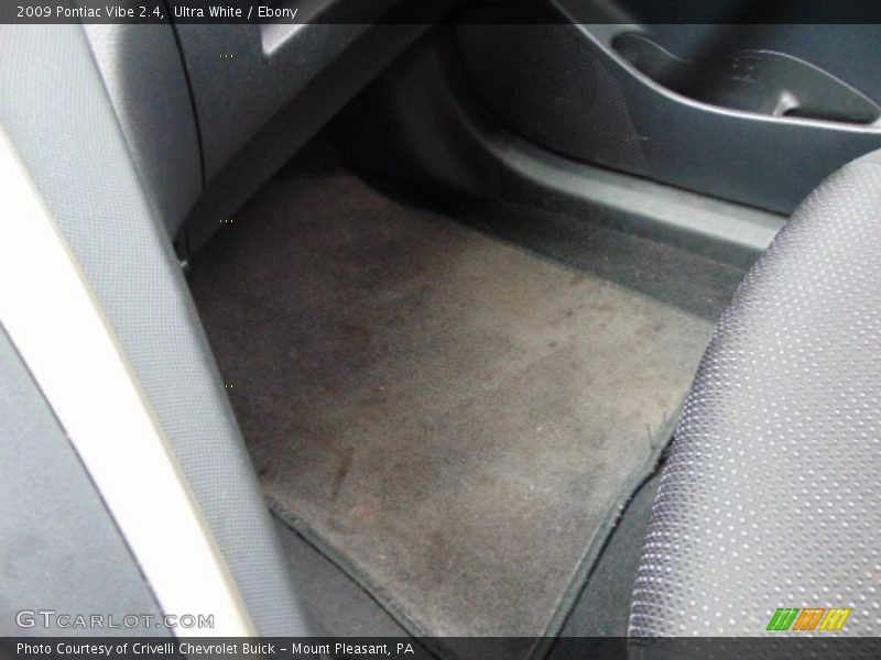 Ultra White / Ebony 2009 Pontiac Vibe 2.4