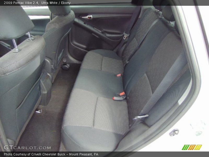 Ultra White / Ebony 2009 Pontiac Vibe 2.4