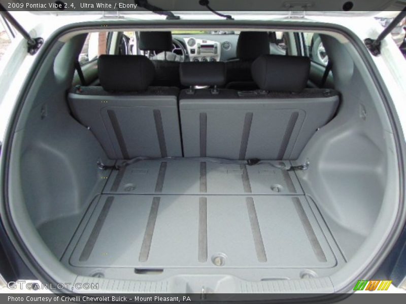Ultra White / Ebony 2009 Pontiac Vibe 2.4