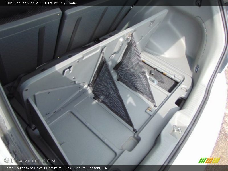 Ultra White / Ebony 2009 Pontiac Vibe 2.4