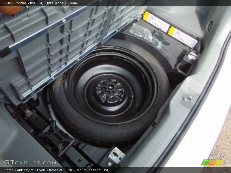 Ultra White / Ebony 2009 Pontiac Vibe 2.4