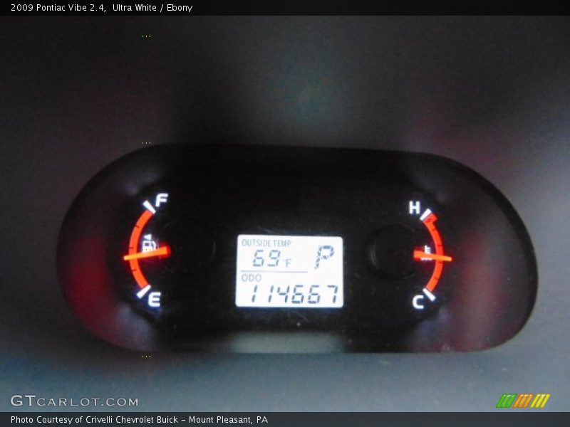 Ultra White / Ebony 2009 Pontiac Vibe 2.4