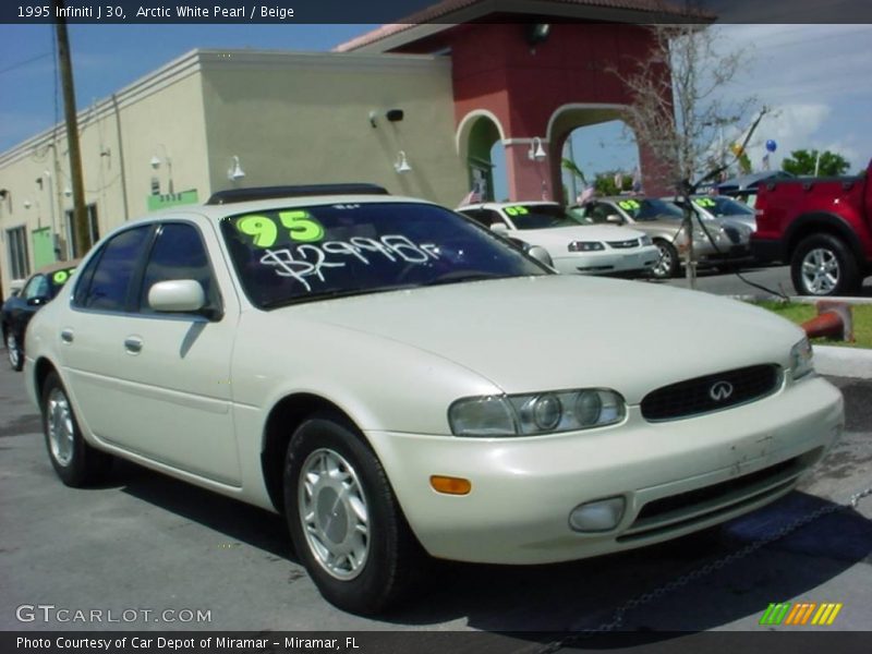 Arctic White Pearl / Beige 1995 Infiniti J 30