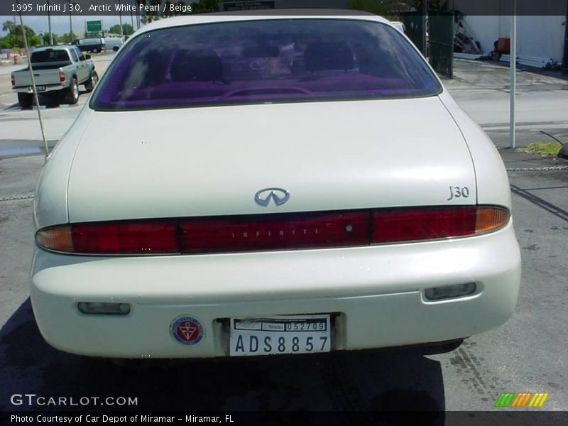 Arctic White Pearl / Beige 1995 Infiniti J 30