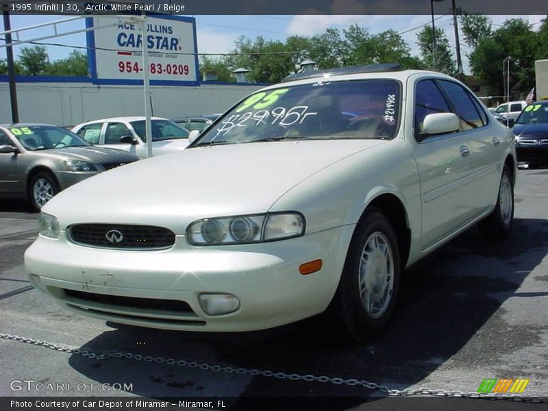 Arctic White Pearl / Beige 1995 Infiniti J 30