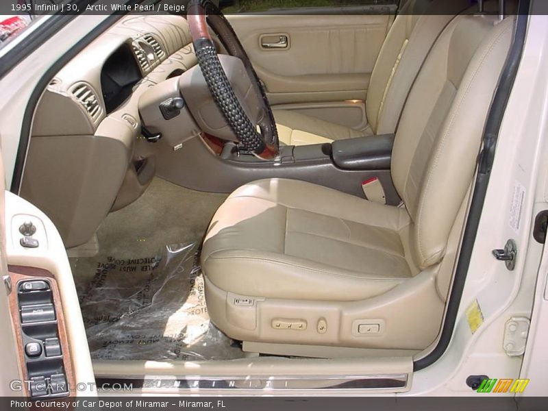 Arctic White Pearl / Beige 1995 Infiniti J 30