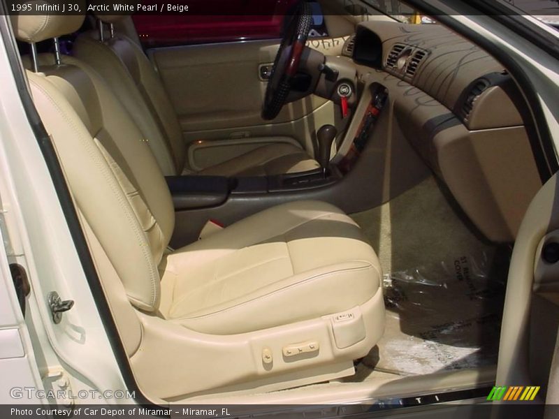 Arctic White Pearl / Beige 1995 Infiniti J 30