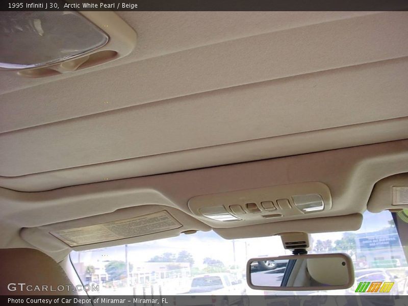 Arctic White Pearl / Beige 1995 Infiniti J 30