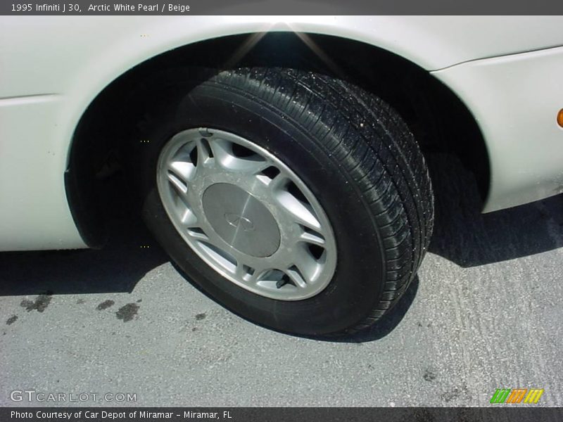 Arctic White Pearl / Beige 1995 Infiniti J 30