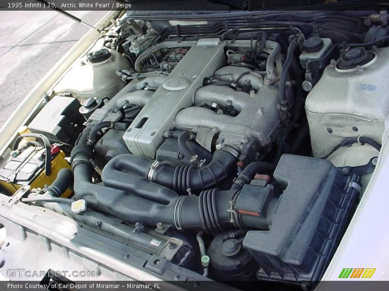 Arctic White Pearl / Beige 1995 Infiniti J 30