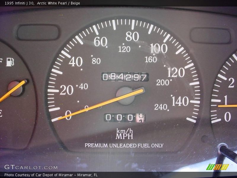 Arctic White Pearl / Beige 1995 Infiniti J 30