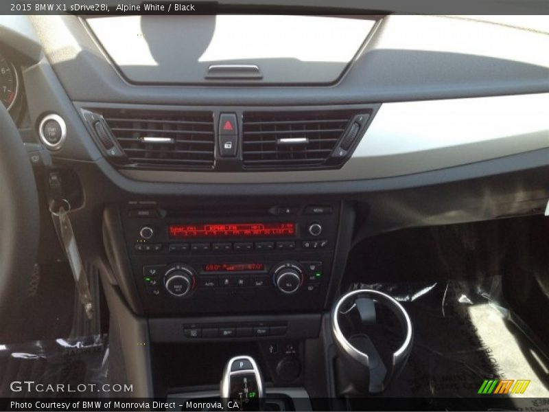 Alpine White / Black 2015 BMW X1 sDrive28i