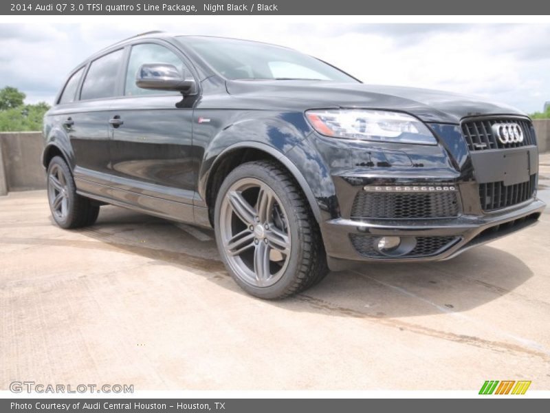 Front 3/4 View of 2014 Q7 3.0 TFSI quattro S Line Package