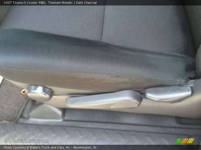 Titanium Metallic / Dark Charcoal 2007 Toyota FJ Cruiser 4WD