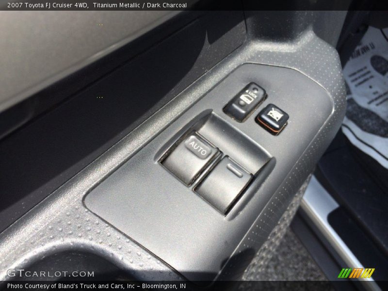 Titanium Metallic / Dark Charcoal 2007 Toyota FJ Cruiser 4WD