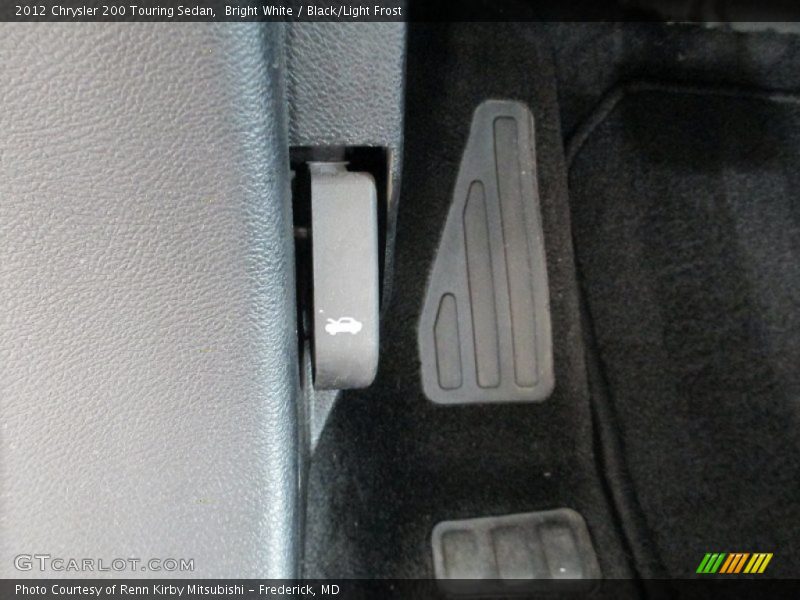 Bright White / Black/Light Frost 2012 Chrysler 200 Touring Sedan