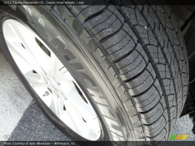 Classic Silver Metallic / Ash 2011 Toyota Highlander V6