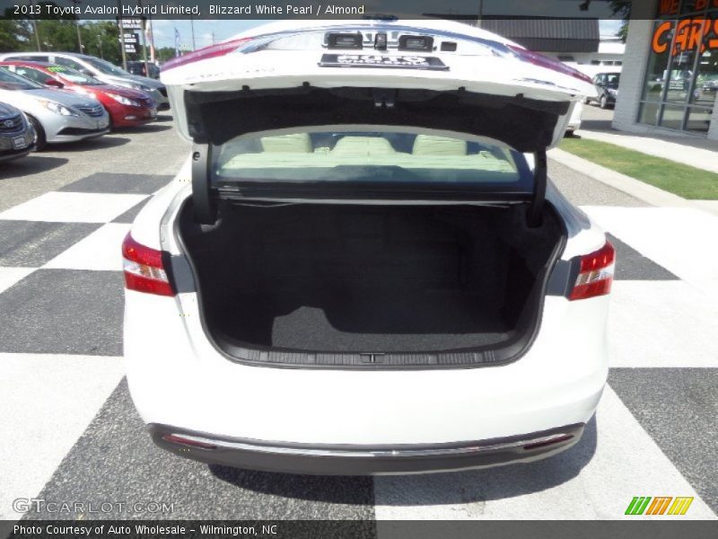 Blizzard White Pearl / Almond 2013 Toyota Avalon Hybrid Limited