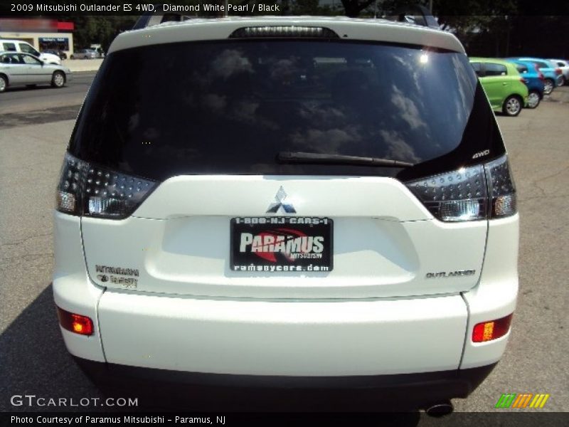 Diamond White Pearl / Black 2009 Mitsubishi Outlander ES 4WD