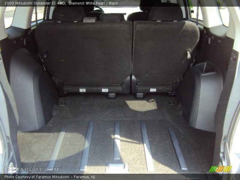 Diamond White Pearl / Black 2009 Mitsubishi Outlander ES 4WD