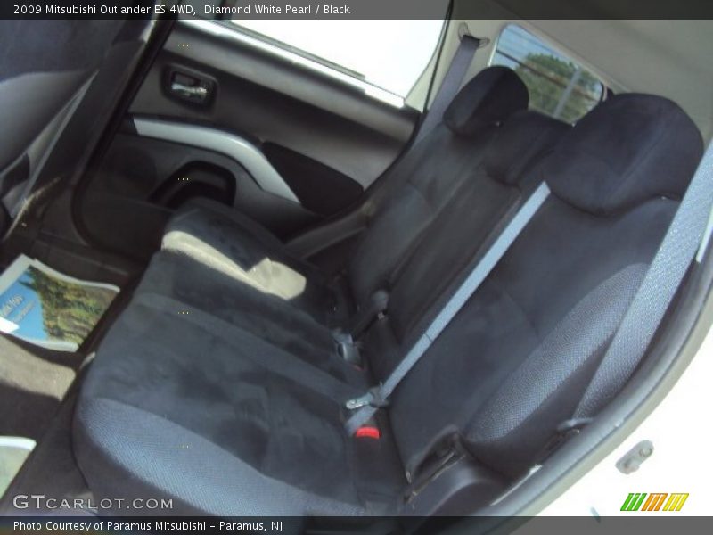 Diamond White Pearl / Black 2009 Mitsubishi Outlander ES 4WD