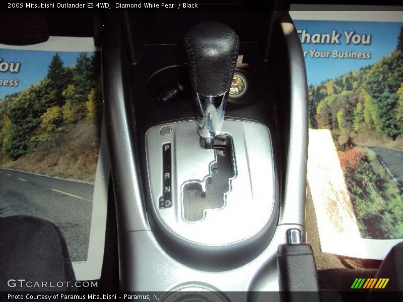 Diamond White Pearl / Black 2009 Mitsubishi Outlander ES 4WD
