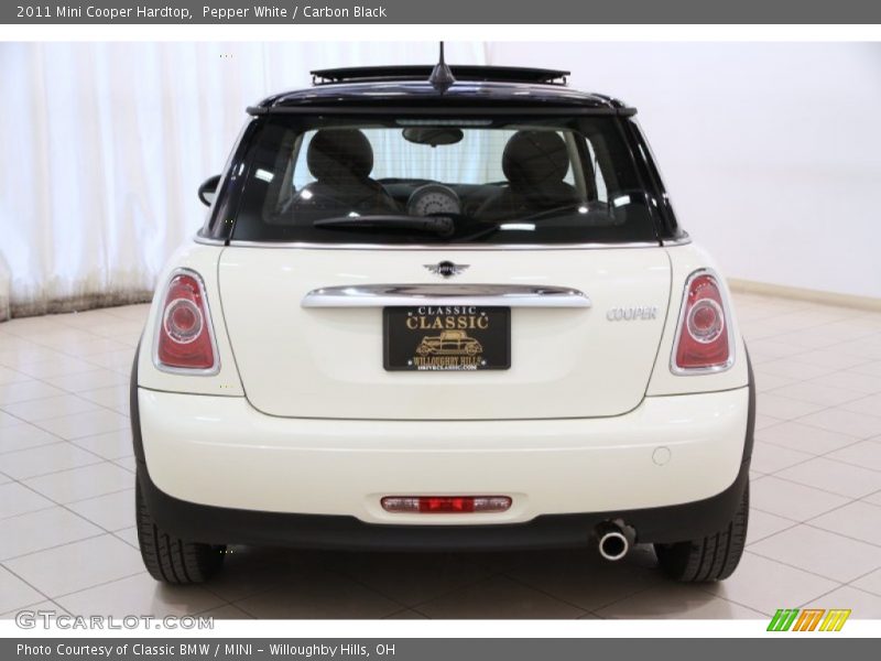 Pepper White / Carbon Black 2011 Mini Cooper Hardtop