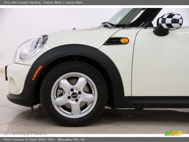 Pepper White / Carbon Black 2011 Mini Cooper Hardtop