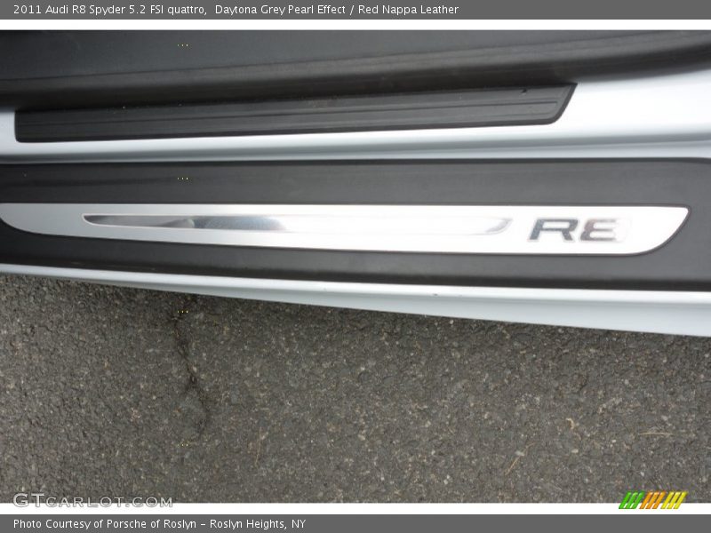 Daytona Grey Pearl Effect / Red Nappa Leather 2011 Audi R8 Spyder 5.2 FSI quattro