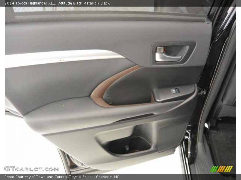 Attitude Black Metallic / Black 2014 Toyota Highlander XLE