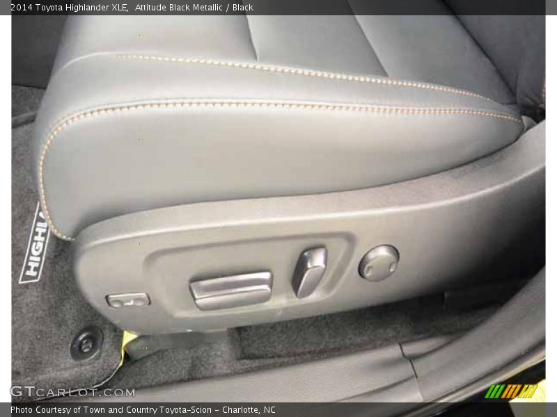 Attitude Black Metallic / Black 2014 Toyota Highlander XLE