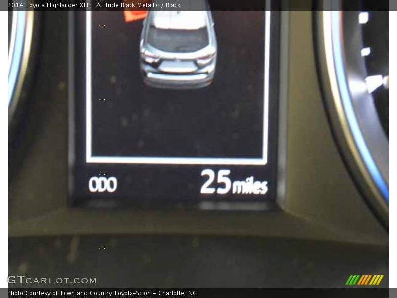Attitude Black Metallic / Black 2014 Toyota Highlander XLE